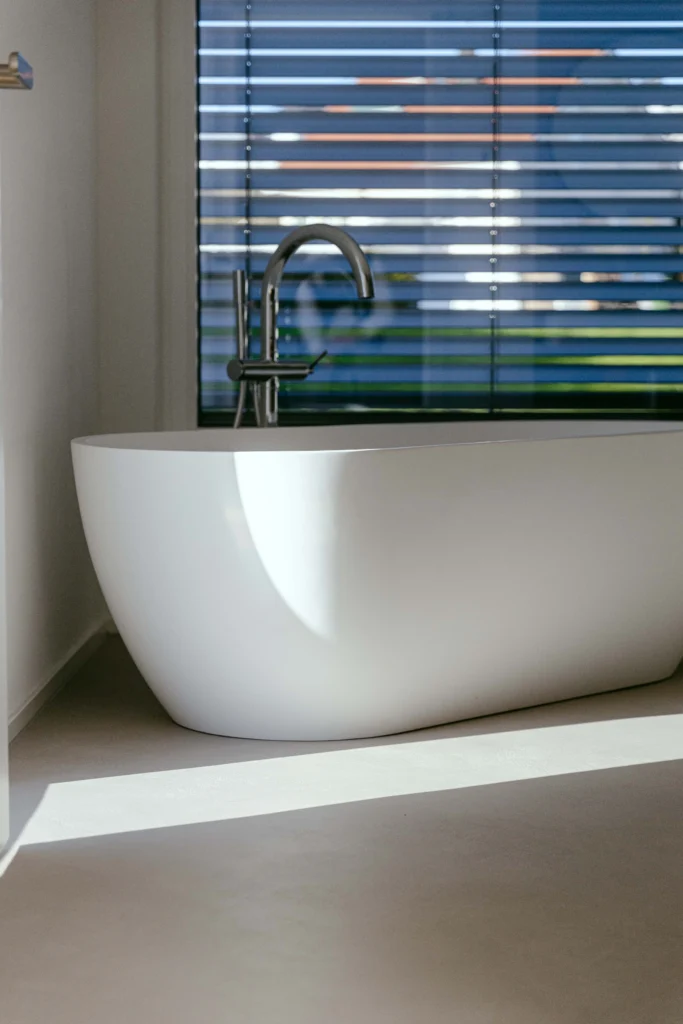 Badezimmer mit fugenlosem Boden